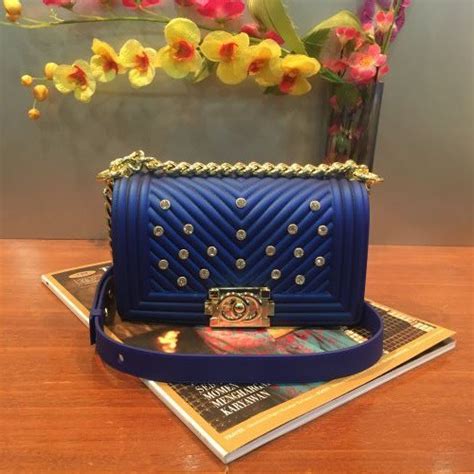 tas chanel boy jelly matte